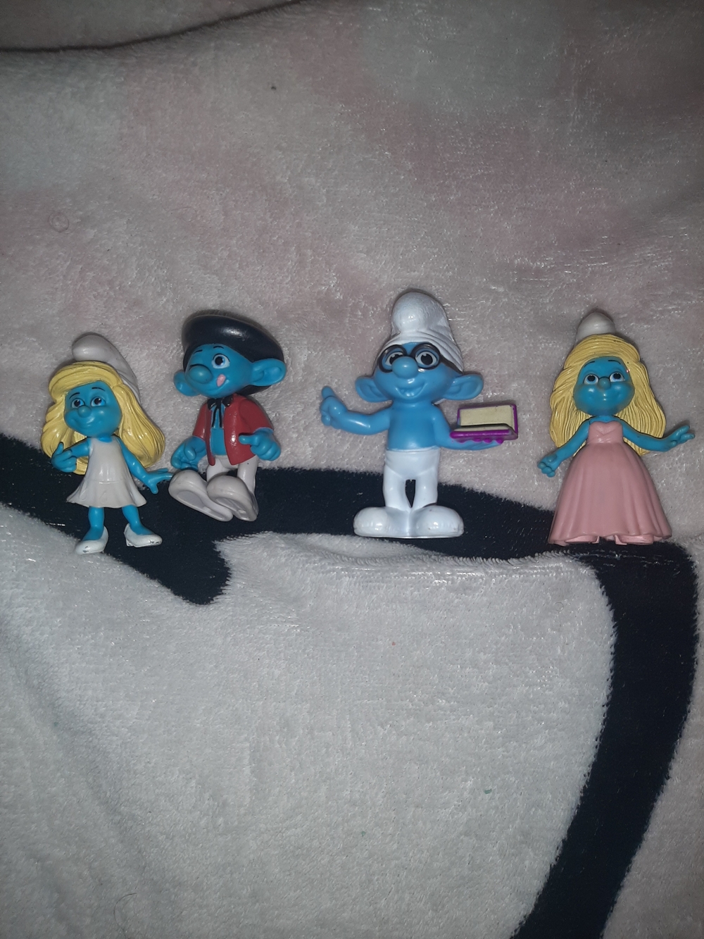 The Smurfs Mini Figure Set - Blue Characters in White, Pink and Red